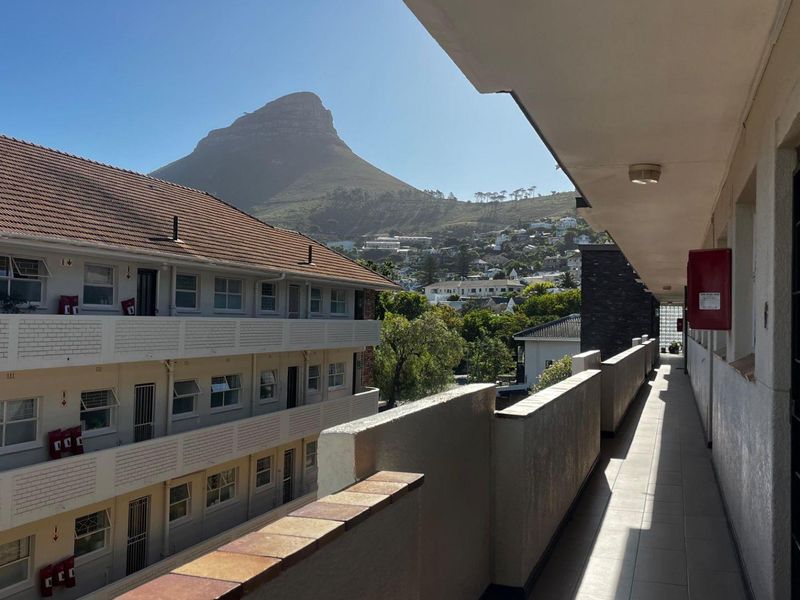 Corner Apartment Full of Potential in Leafy Tamboerskloof - Photo 8