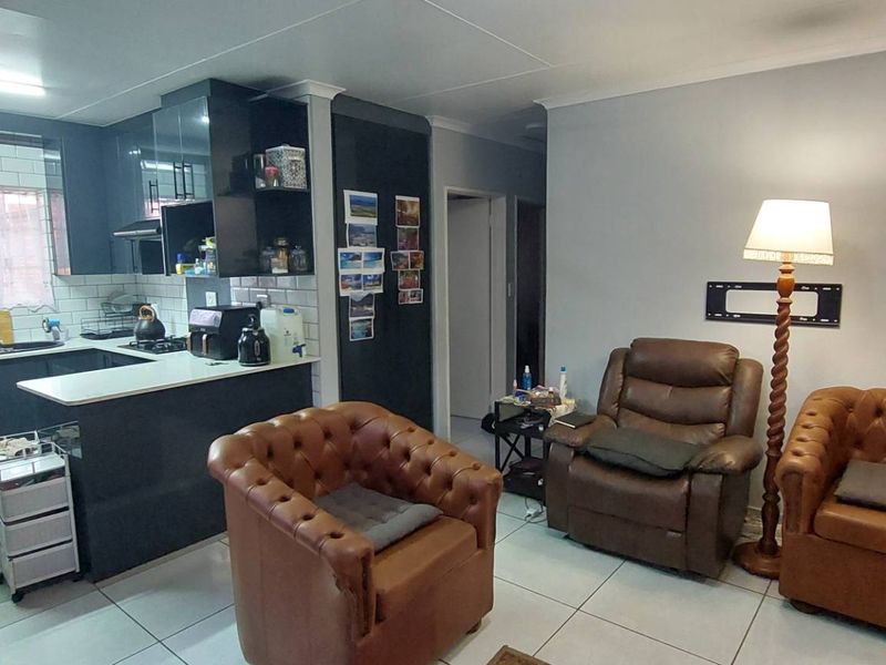 2 Bed Cluster in Pet Friendly Secure Complex - Photo 5