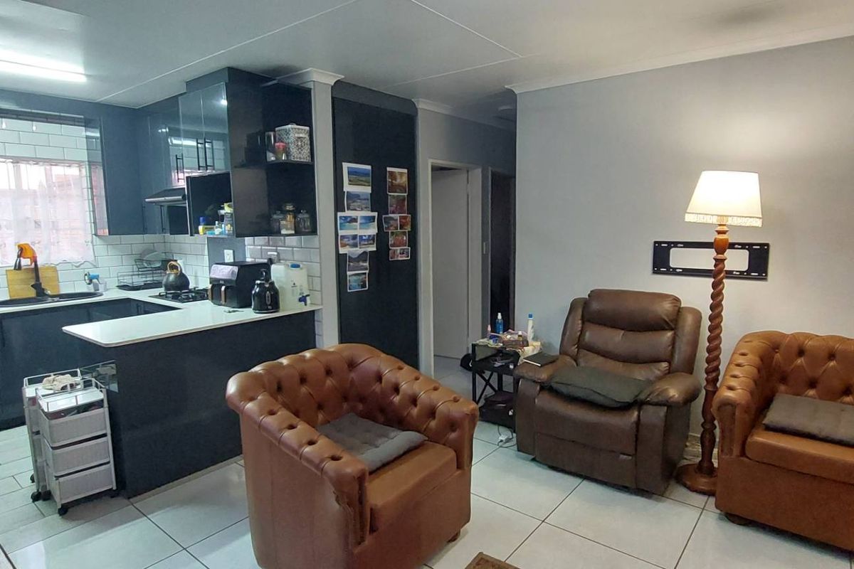 2 Bed Cluster in Pet Friendly Secure Complex - Photo 5