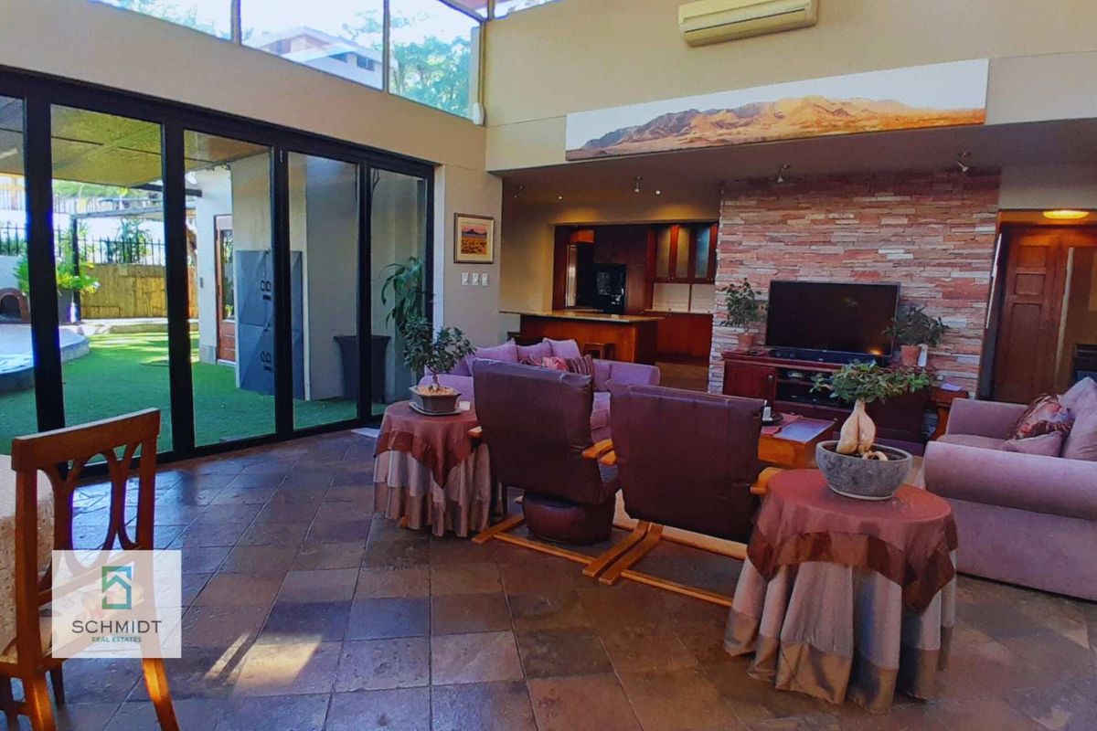 For Sale: Elegant 5-Bedroom Residence with Consulting Rooms - Photo 5