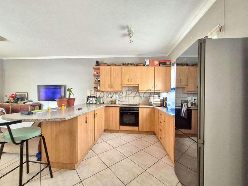 Hermes, Walvis Bay:  3 Bedr Townhouse In Mola Mola Complex is for sale - Photo 8