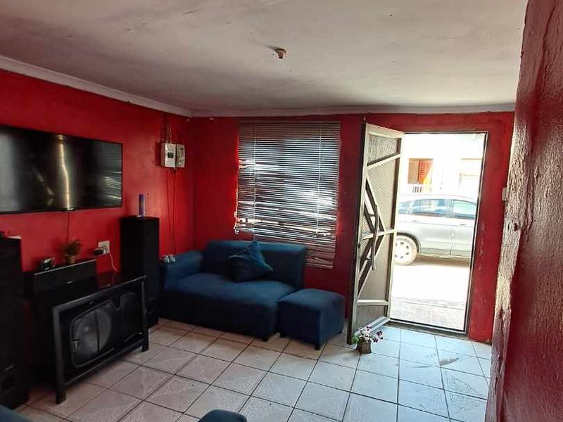 Charming 2 Bedroom House for Sale in Kuyasa - Priced at R320,000 - Photo 4