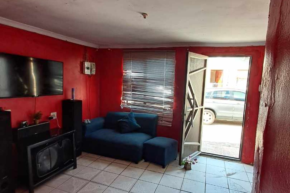 Charming 2 Bedroom House for Sale in Kuyasa - Priced at R320,000 - Photo 4