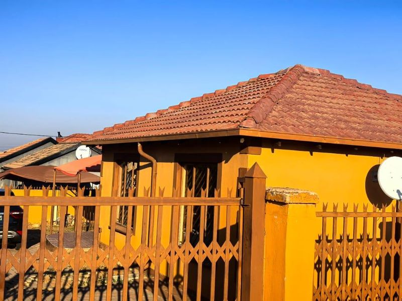 2 bedrooms house for sale in Soshanguve UU - Photo 1