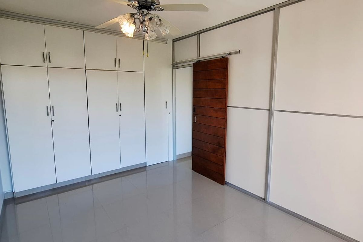 Immaculate Kitchen & Elegant Bedroom in Prime Location! - Photo 3