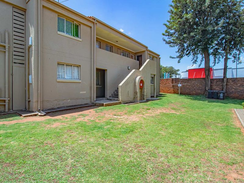 Top Floor Unit For Rental - Photo 1