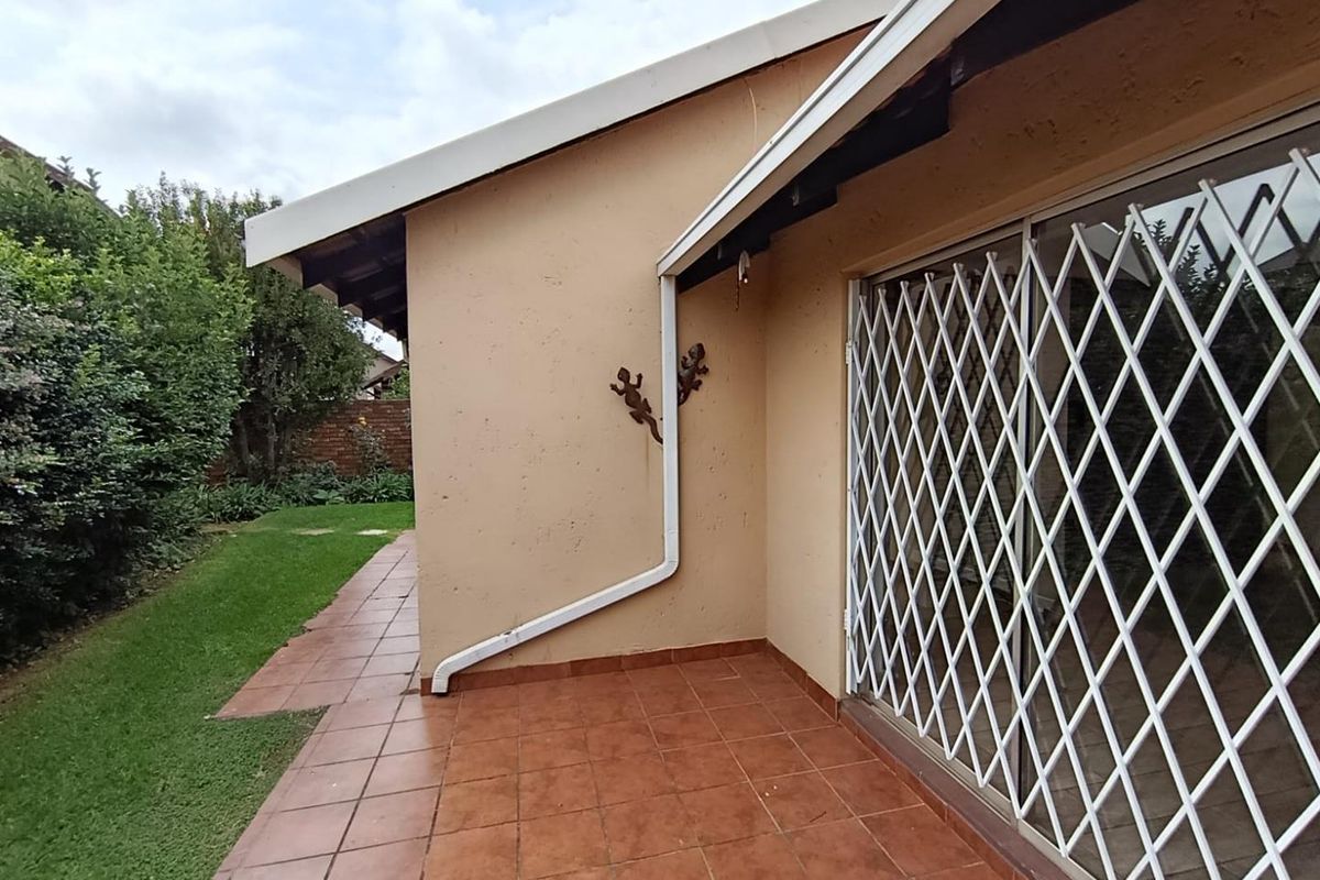 2 Bedroom Townhouse up for Rent in Bonaero Park - Photo 4