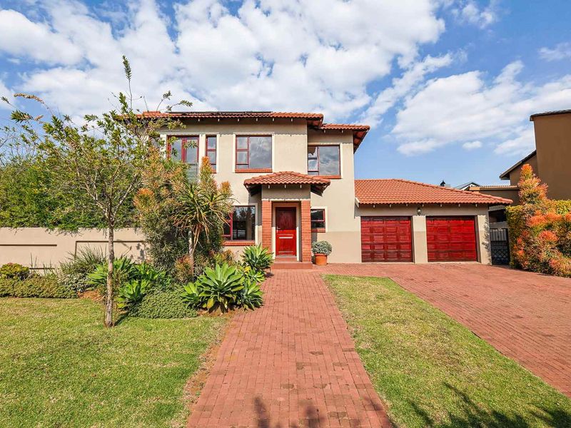 Heron Hill, Olympus – Modern Family Home with Solar System - Photo 2