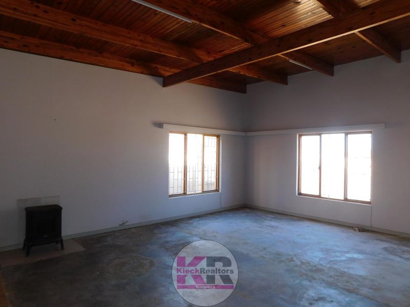 3 Bedroom House for Sale in Henties Bay Central 233m2 - Photo 4