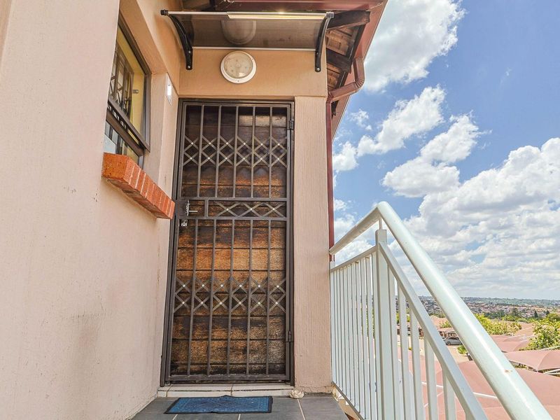 Modern 2-Bedroom Apartment in Secure Estate - Photo 2