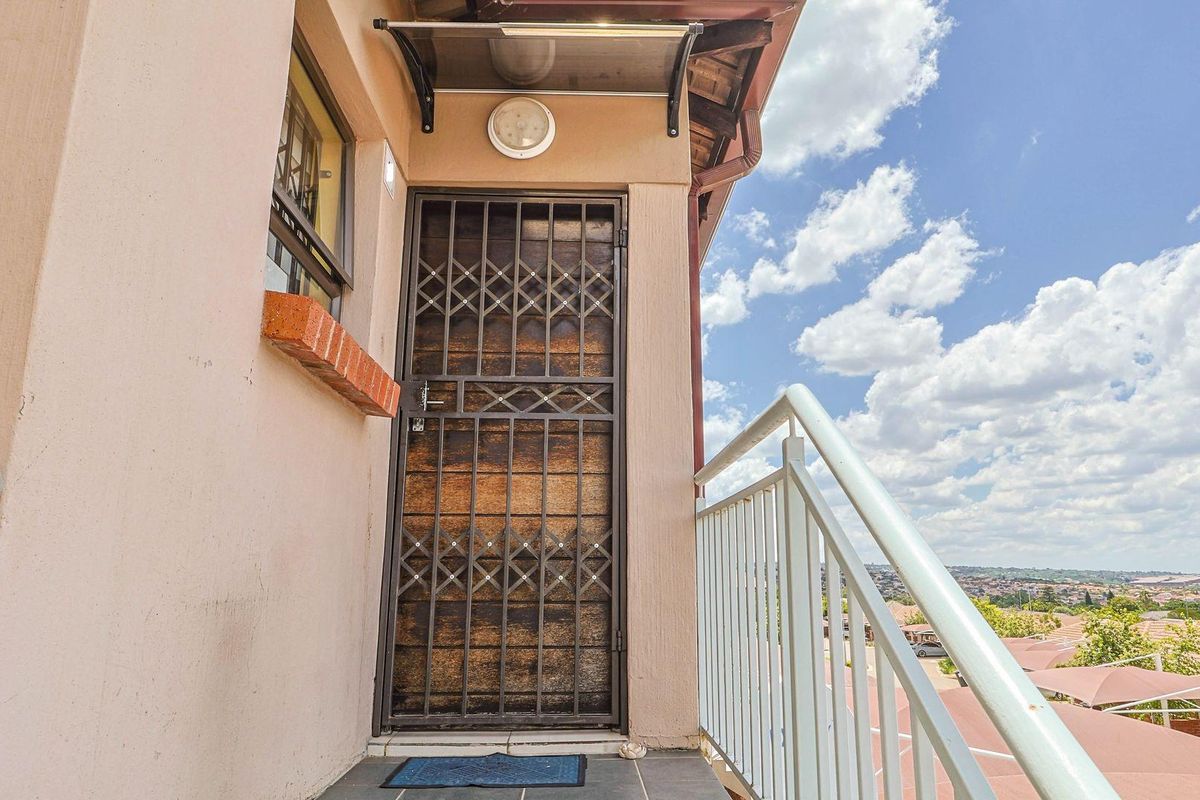 Modern 2-Bedroom Apartment in Secure Estate - Photo 2