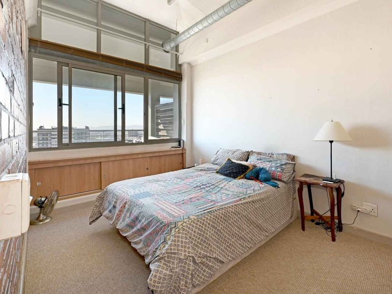 Apartment with Views and Strong Investment Appeal in Upper East Side - Photo 9