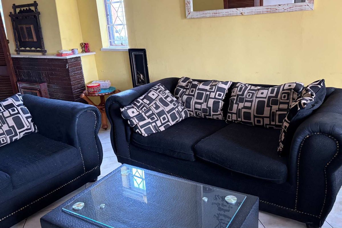 3 Bedroom Family house in Bramley - Photo 2