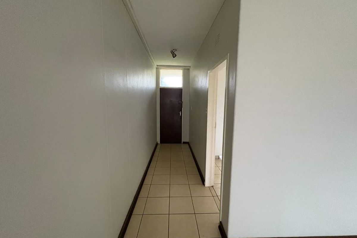 Spacious 2 bed 2 bath apartment for rent in Roodepoort - Photo 5