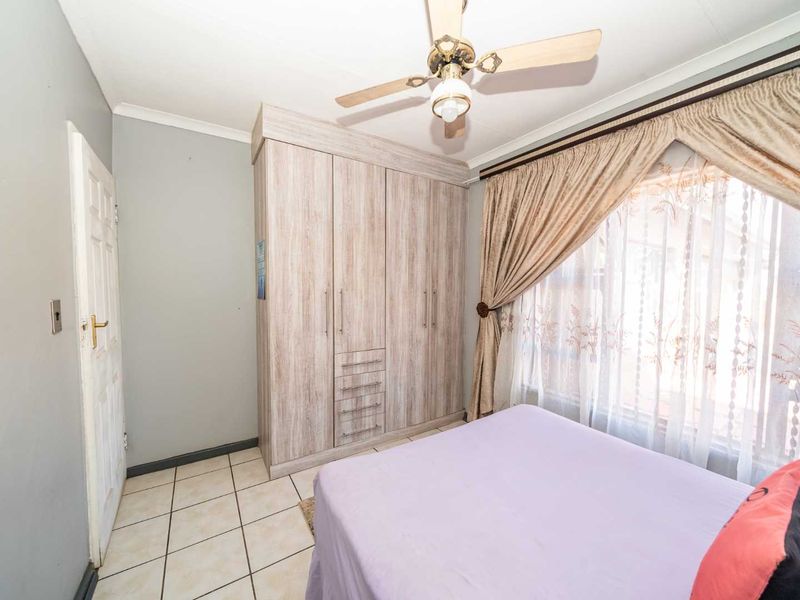 4 Bedroom House in New State Area - Photo 7