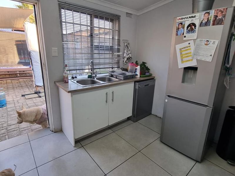 Dual Homes + Flatlets: Perfect for Big Families & Investors! - Photo 6