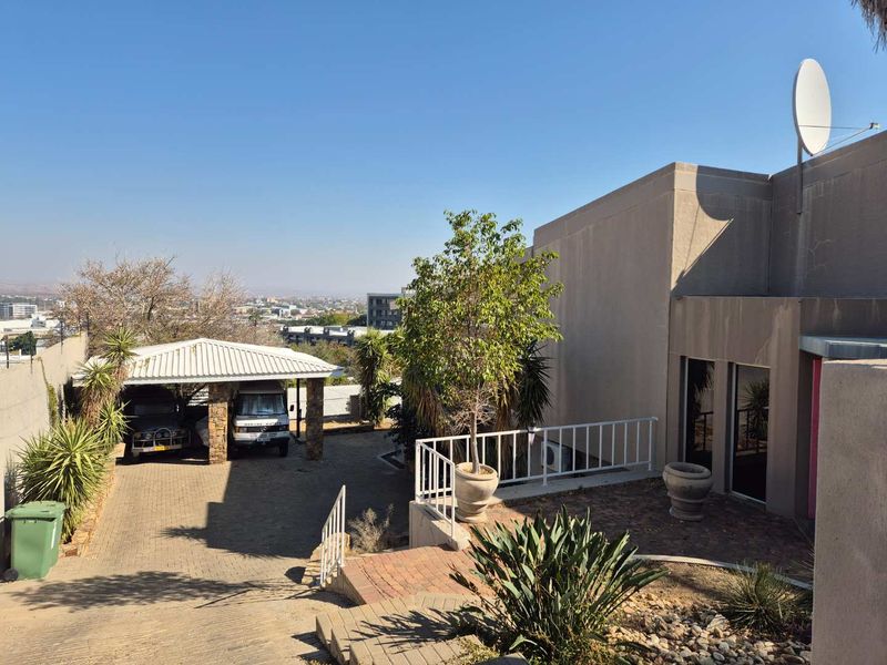 Luxury Hill 3 bedroom house with a view - Photo 2