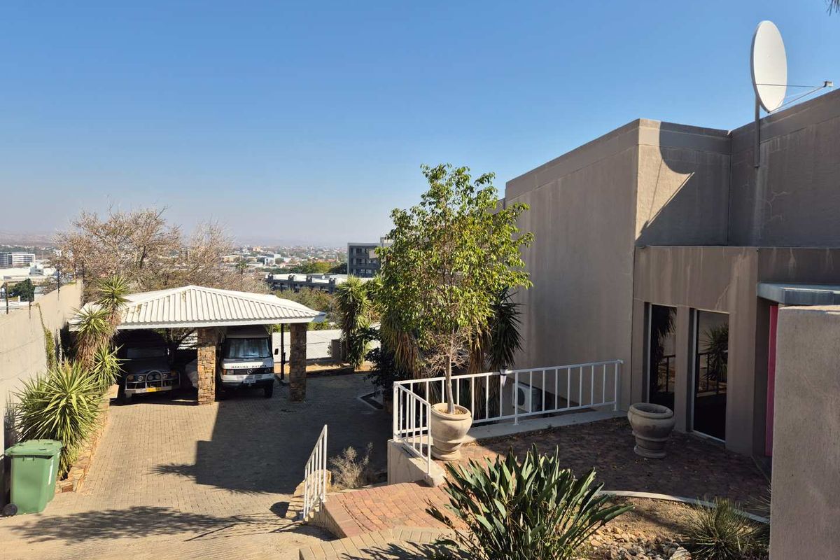 Luxury Hill 3 bedroom house with a view - Photo 2