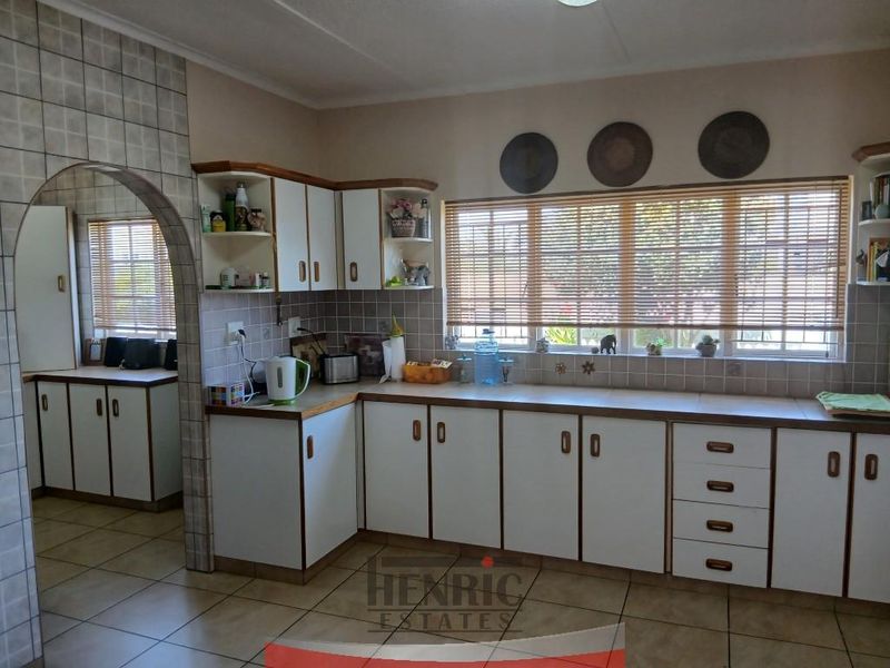 Neatness and space don't come better than this - Photo 8