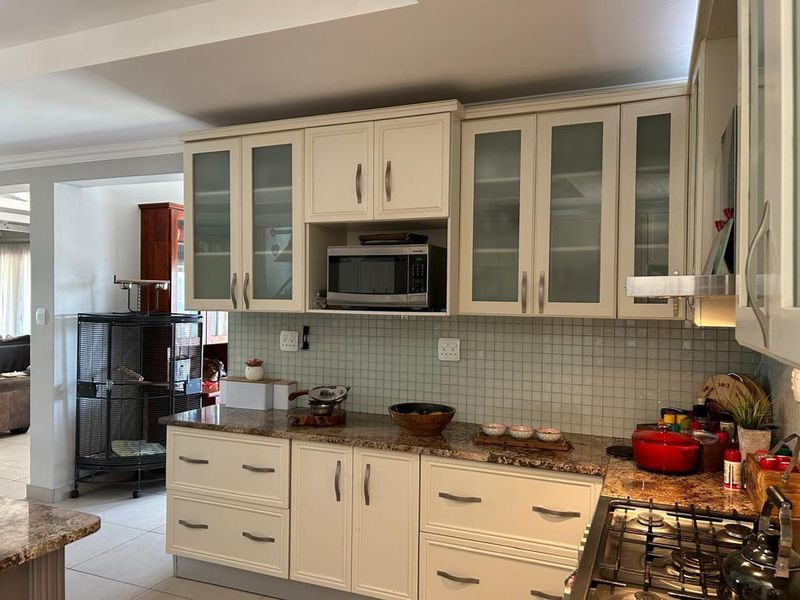 Outjo's Premier Home: Spacious, Stylish, Secure!" - Photo 3