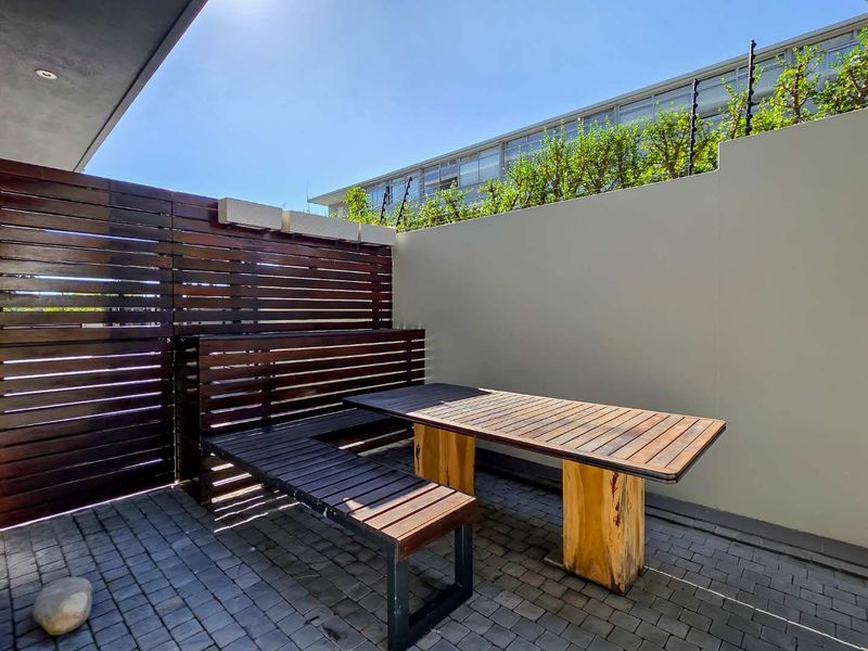 Pet friendly garden apartment in Green Point/Three Anchor Bay - Photo 9