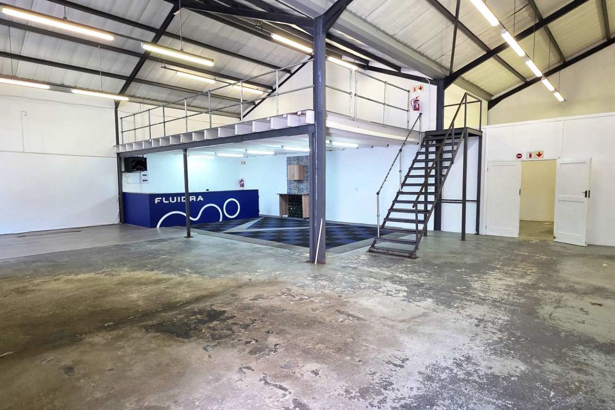 Double Volume Warehouse in Popular Business Park - Photo 3