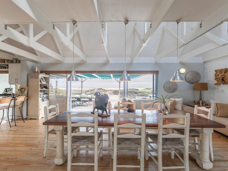 Breathtaking Sea Front Home on double sized erf in Security Estate - Photo 8