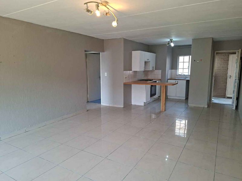 2 Bedroom Groundfloor Apartment ideal for first timer buyer or investor - Photo 8