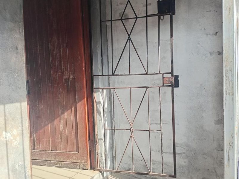 For Sale: Semi-Detached Double Storey Property in Delft Leiden – R450,000 - Photo 2