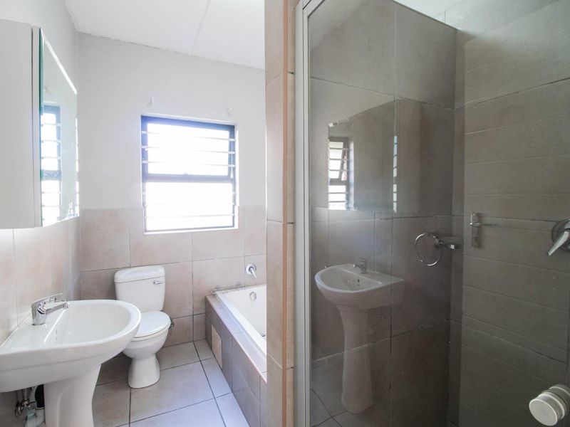 2 Bedroom Ground Floor Apartment for Sale - Photo 5