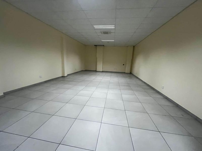 Prime business property to let, Southern industrial - Photo 8