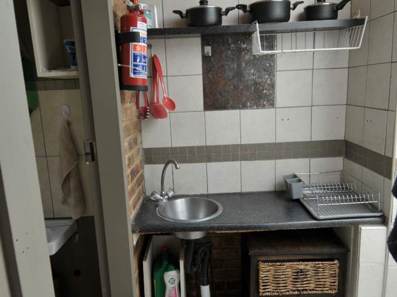 A Small Bachelor's Unit Menlo Park - Photo 7