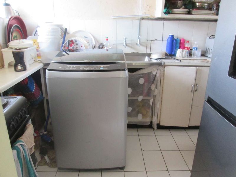 A BEAUTIFUL NEAT AND CLEAN [2.5] TWO AND HALF BEDROOMS APARTMENT FOR SALE IN MUCKLEUK. - Photo 3