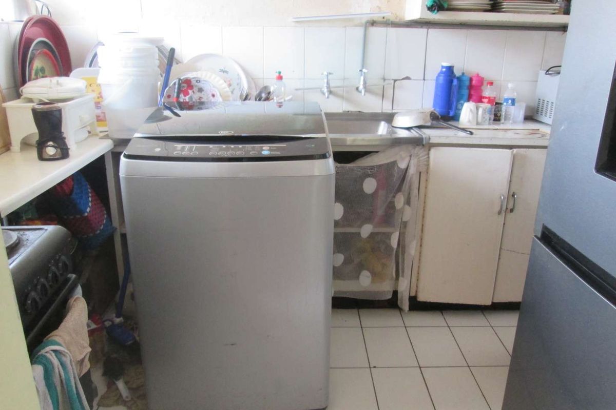 A BEAUTIFUL NEAT AND CLEAN [2.5] TWO AND HALF BEDROOMS APARTMENT FOR SALE IN MUCKLEUK. - Photo 3