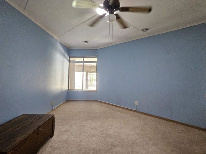 Elegant Family Home in Eros with Expansive Views to rent - Photo 8