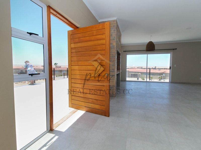 LUXURY HOME with exceptional space and views - Photo 3