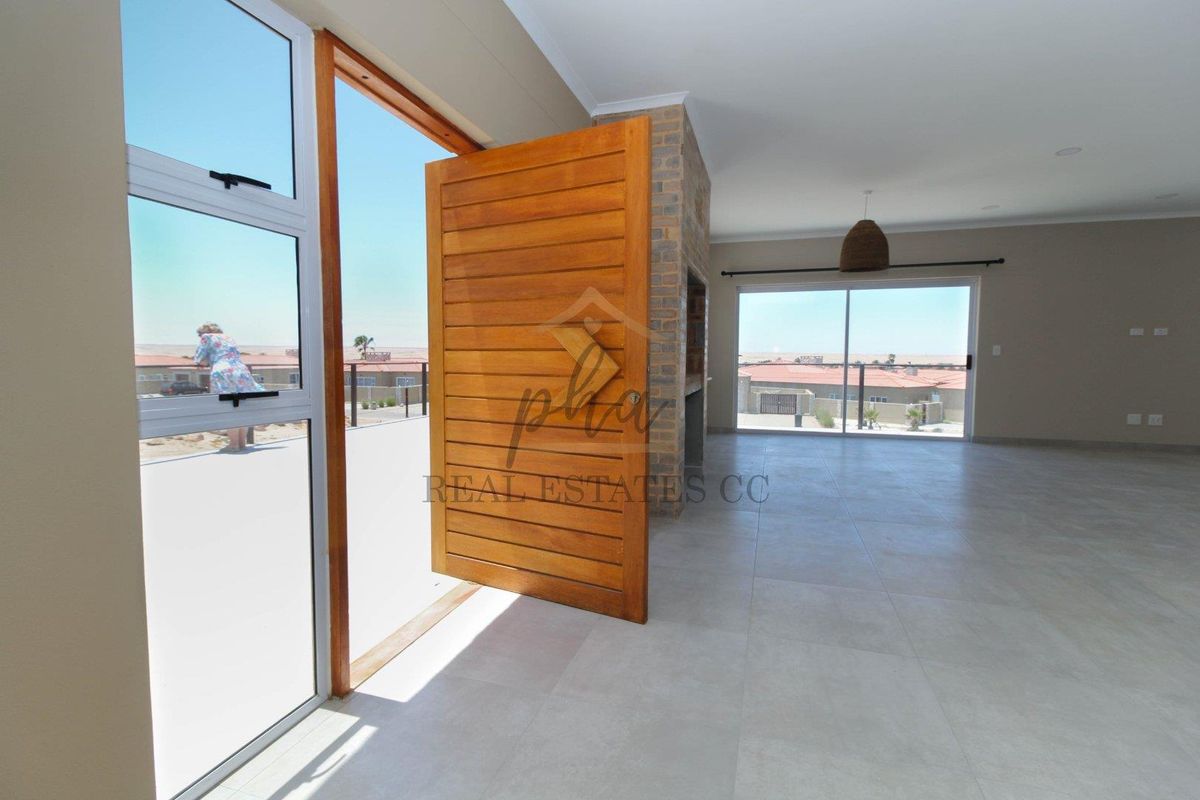 LUXURY HOME with exceptional space and views - Photo 3