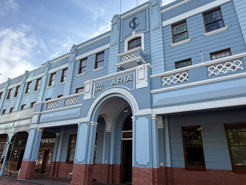 Top Floor 373m2 office with large balcony to let in North Wharf - Photo 2