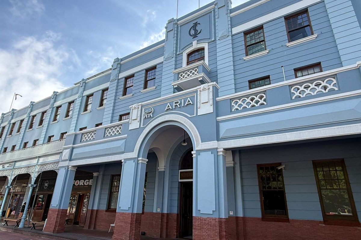 Top Floor 373m2 office with large balcony to let in North Wharf - Photo 2