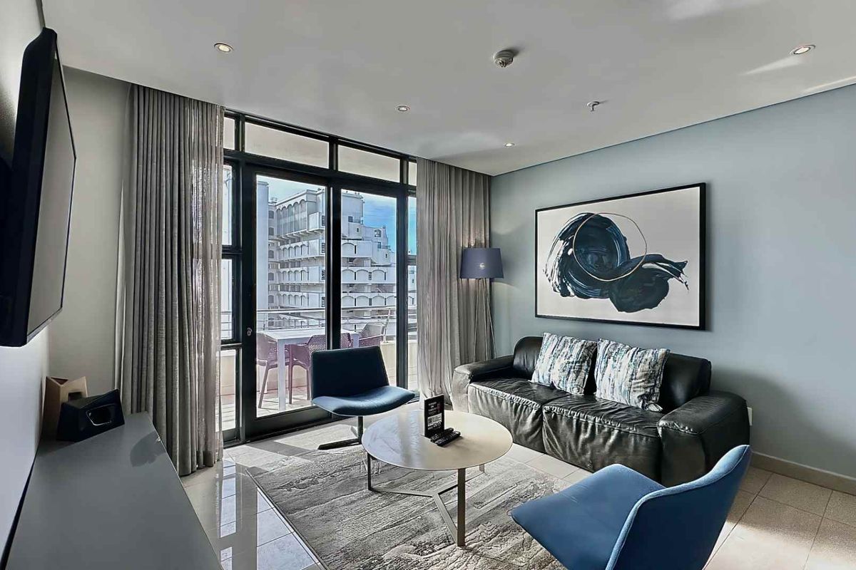 2 BEDROOM | 2 BATHROOM APARTMENT - Photo 3