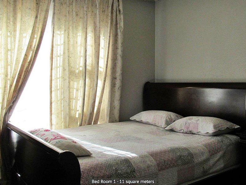 Modern 3-Bed Simplex with Private Garden & Double Garage - Photo 9
