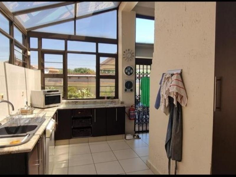 4 Bedroom House for Sale - Photo 5
