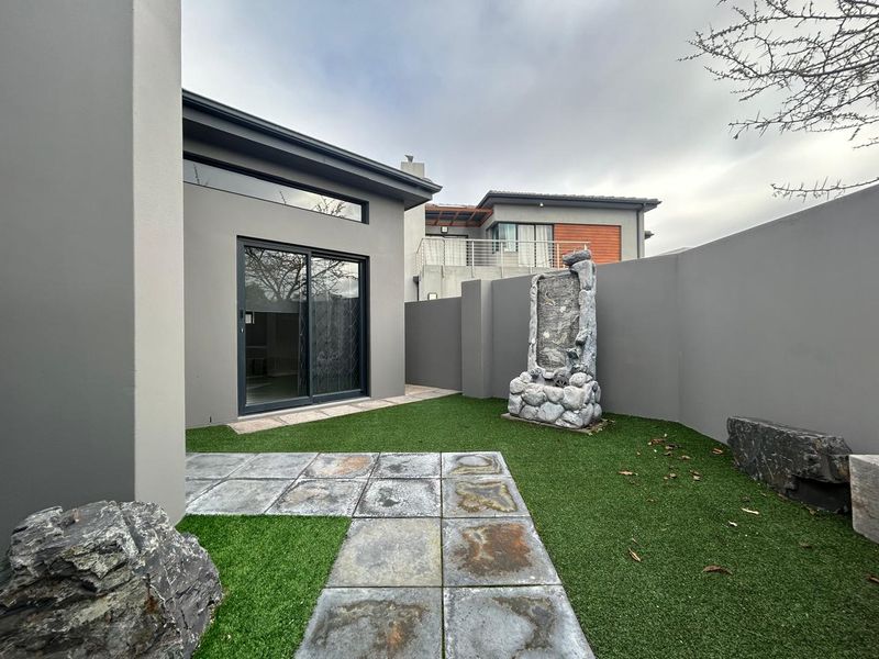 Luxurious 4-Bedroom Home in Sagewood Estate - Photo 1