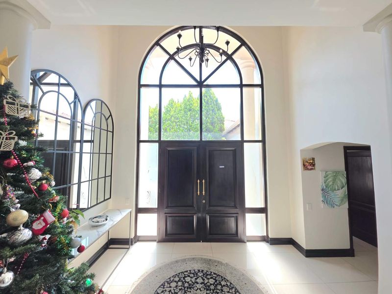 Luxury 5-Bedroom Home to Rent in Dainfern Golf Estate - Photo 3