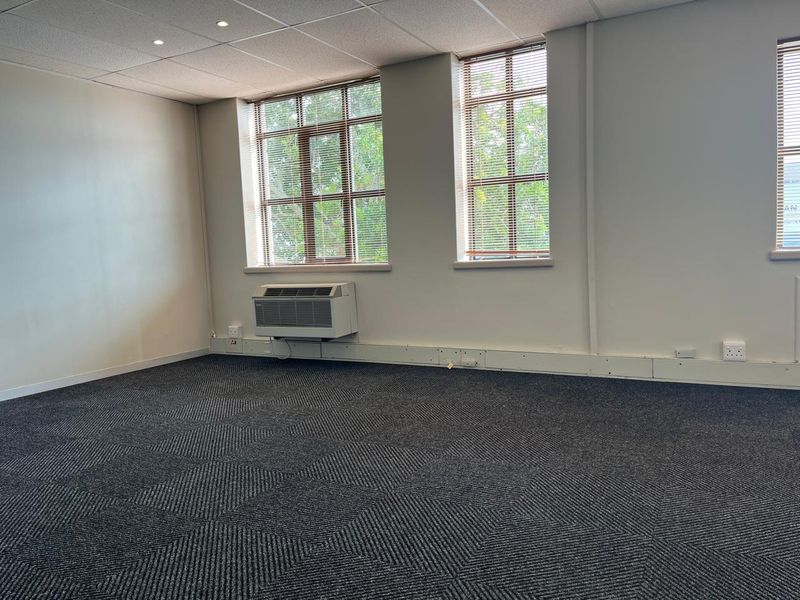 Ground Floor Offices within Secure Corporate Park! - Photo 6