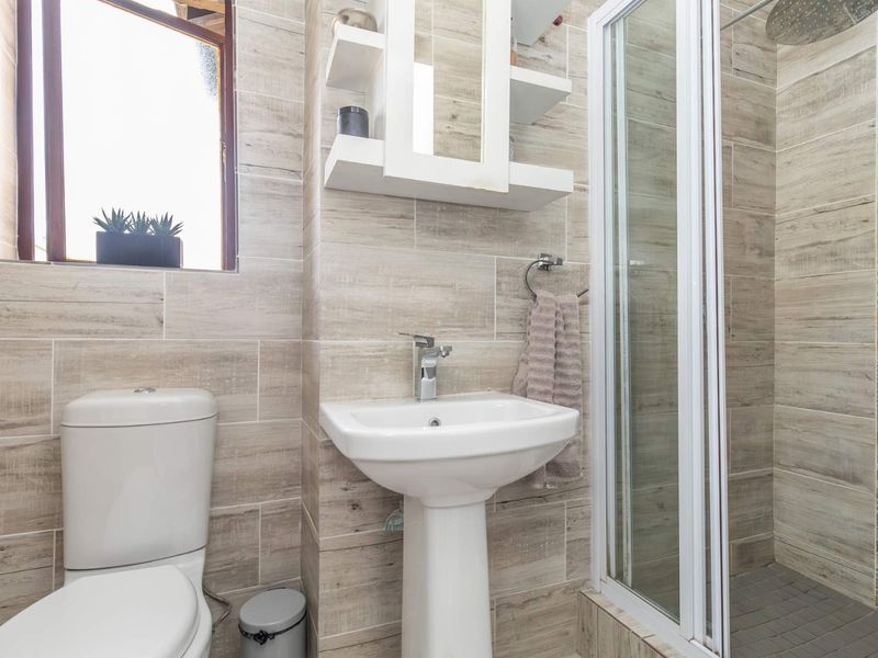 Modern Family Living - Photo 6