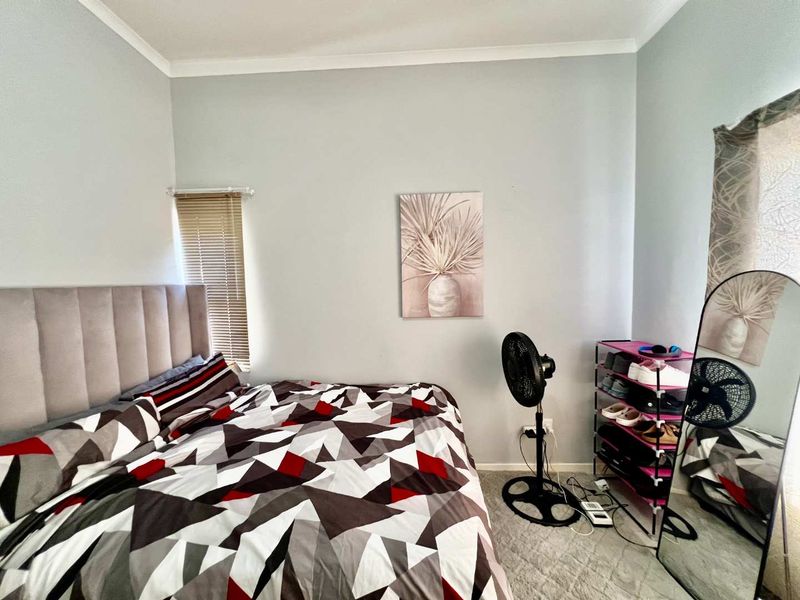 Lovely Upmarket One Bedroom Apartment in Modderfontein Up for a Grab! - Photo 8