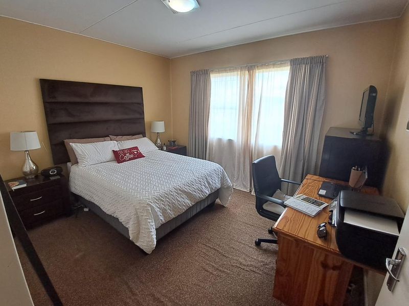 2 Bedroom Townhouse for sale!! - Photo 3