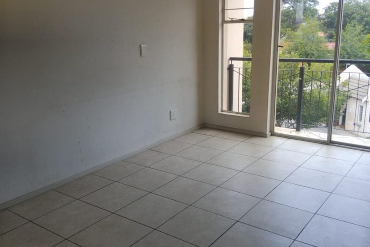 2nd Floor townhouse up for grabs. - Photo 5