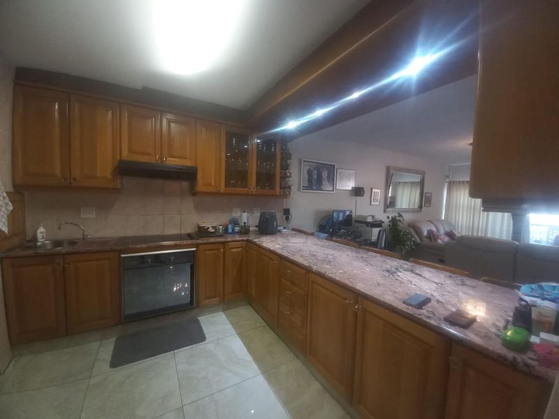 SPASCIOUS DUPLEX - Photo 2